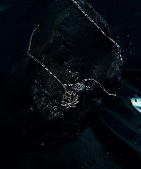 colar flor de lótus