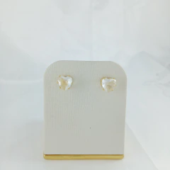 1082 - BRINCO CORAÇÃO FOLHEADO OURO 18K - CRISTAL - PATROA BIJU