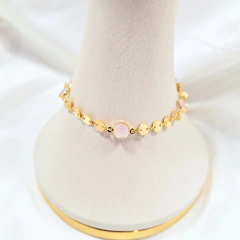 1464 - Pulseira Folheada Ouro 18k - Medalinhas / Pedras Rosas na internet