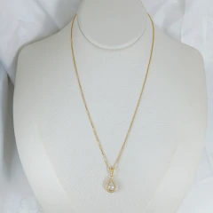 2135A - COLAR GOTA CRAVEJADO CRISTAL FOLHEADO OURO 18K - TAM 45 CM