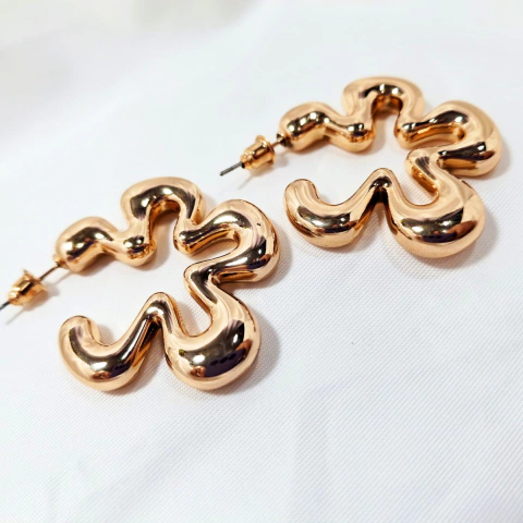 1298 - Brinco Argola Minimalista Biju Dourado - Trevo - comprar online