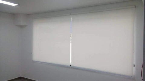 Persiana Rolon Tela Solar 3% De Medida 1,30 L X 1,80 A