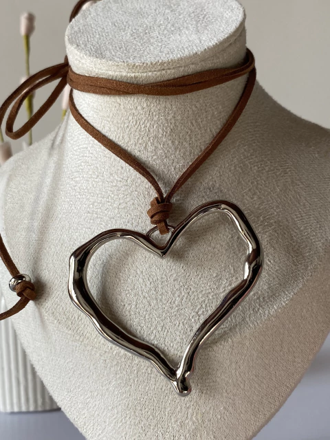 CHOCKER GAMUZA MARRON AC129