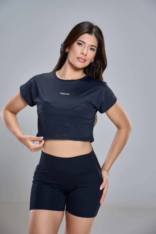 Camiseta Cropped Essentials Preto