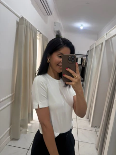 BLUSA PALOMA EM VISCOSE COM GOLA REDONDA - comprar online