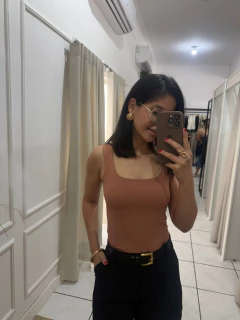 BLUSA POLI COM DECOTE QUADRADO EM TECIDO LEVE - loja online