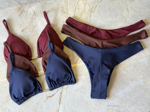KIT 3 Biquíni Cortininha Calcinha Asa Delta Azul Marinho - Marrom - Marsala