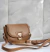 Bolsa Filó Pequena Transversal Elegante com Fecho Metálico - loja online