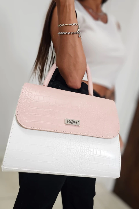 Cartera rígida Soho blanca y rosa. Con correa y manija. - comprar online