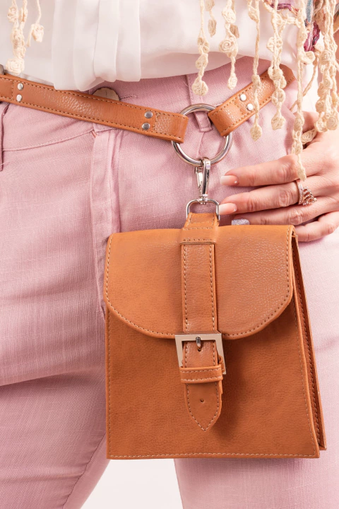 Cartera Manhattan en color suela. Herrajes plateados - comprar online