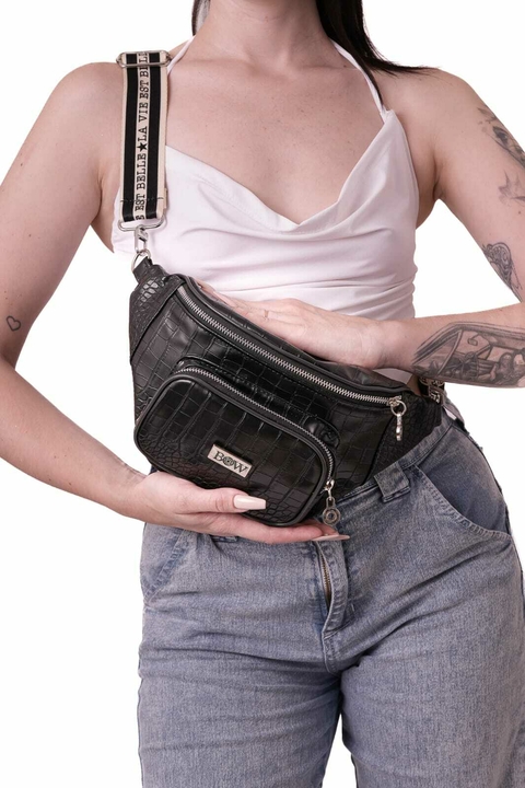 Riñonera Queens negra en croco con correa regulable de cinta sublimada - comprar online