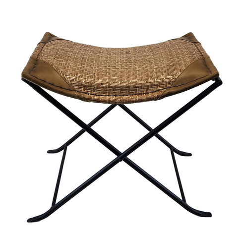 Banqueta em Metal Preto com Assento em Fibra Natural