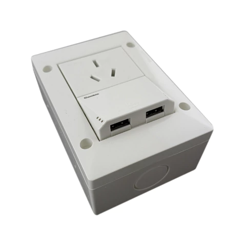 Caja exterior 1 usb doble + 1 toma armada ip40 completa blanco siglo xxii