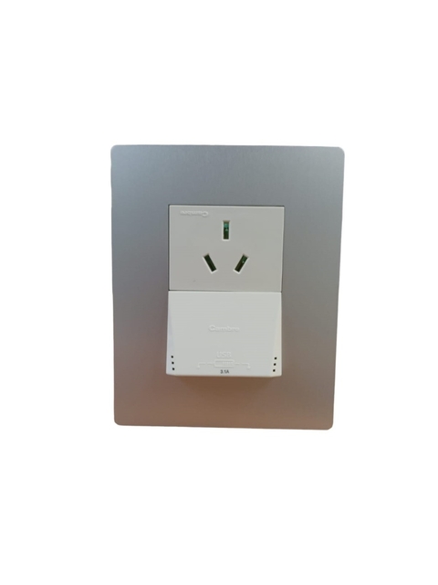 LLAVE ARMADA TOMACORRIENTE 10A + TOMA USB DOBLE BLANCO BAUHAUS + TAPA ARTE PLATINIUM (CAMBRE)