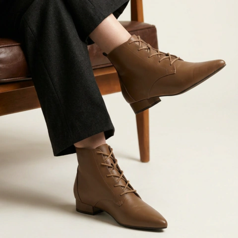 Bota Bico Fino Couro Éclipse Castanho - comprar online