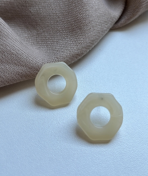 Brinco Rodela de Resina Cheia Creme Mescla