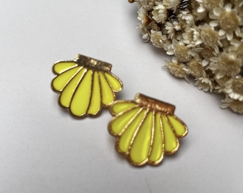 Brinco Concha Resinado Amarelo