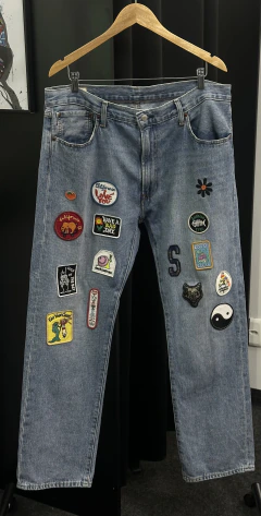 Calça Levis Peaches Bordados 501