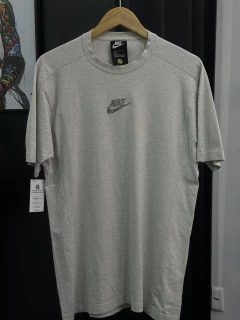 Camiseta Nike Movie to Zero Cinza