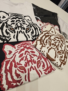 Remera Roar en internet