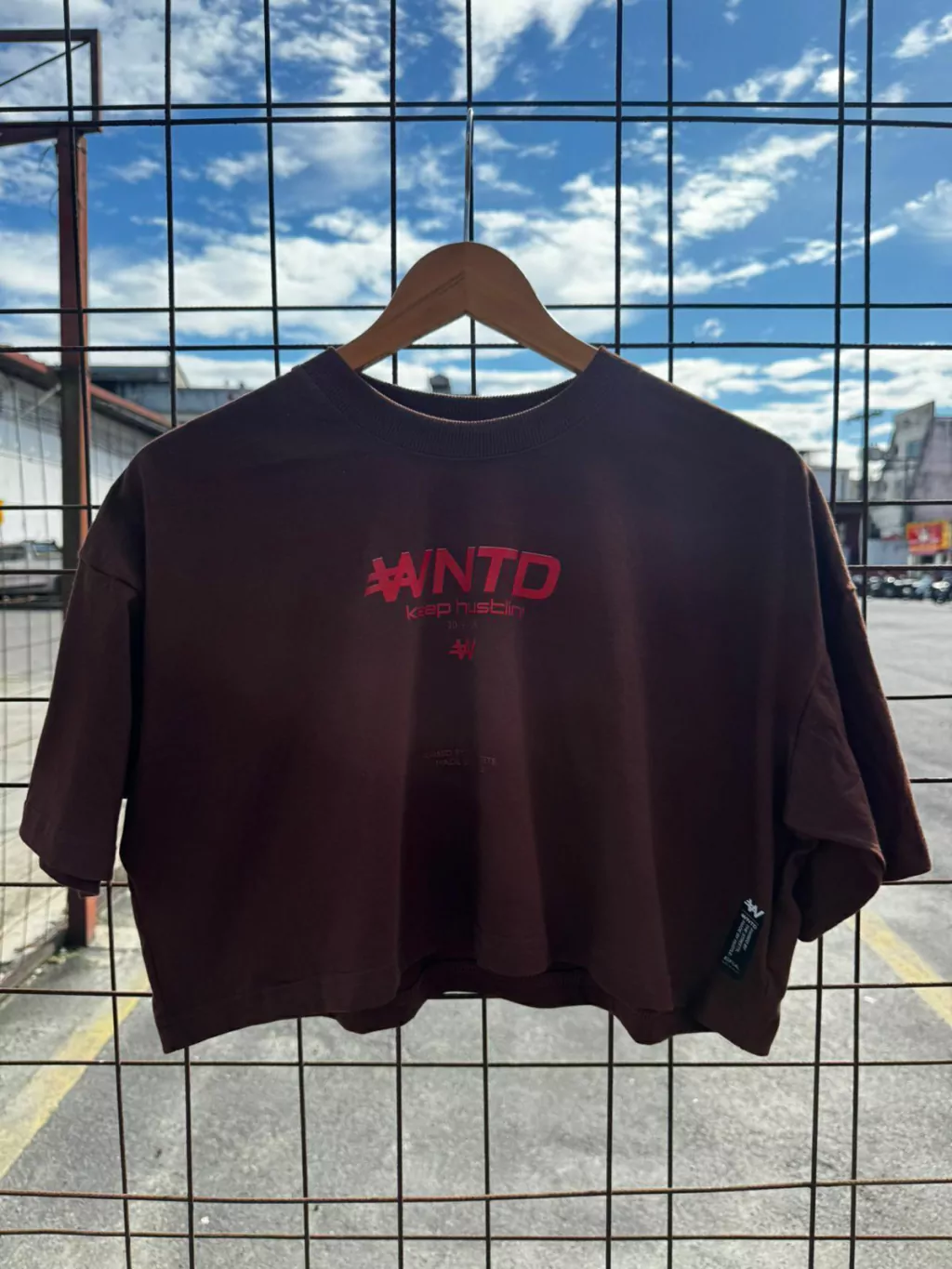 Top Cropped Classic – By the Streets