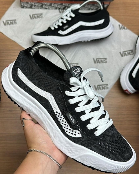 Tênis feminino Vans UltraRange Meia preto com sola branca