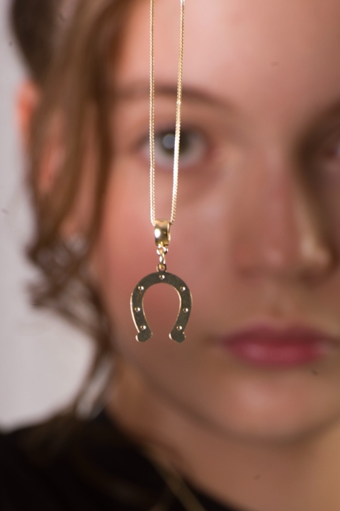 Colar Ferradura da Sorte banhada ouro 18k – Amuleto Maria Petiti - comprar online