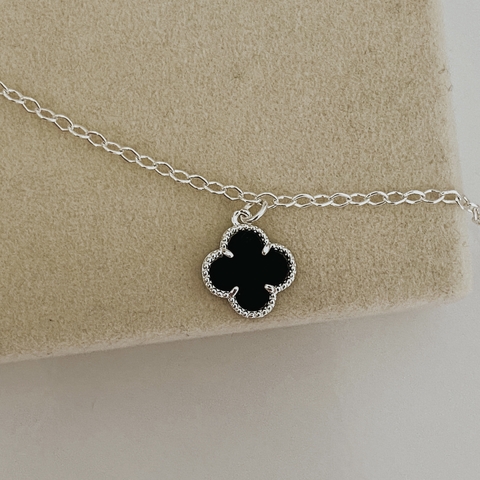 Pulseira Trevo Preto Pendurado - comprar online