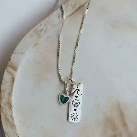 Colar Plaquinha Mar, Concha, Sol e Coração Verde - comprar online