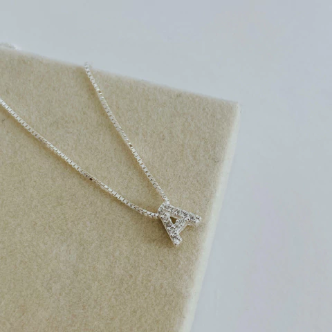 Colar Inicial Cravejada - comprar online