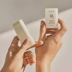BEAUTY OF JOSEON MATTE SUN STICK MUGWORT + CAMELIA 18 G - comprar en línea