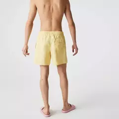 Shorts Lacoste Amarelo com Estampa de Assinatura  