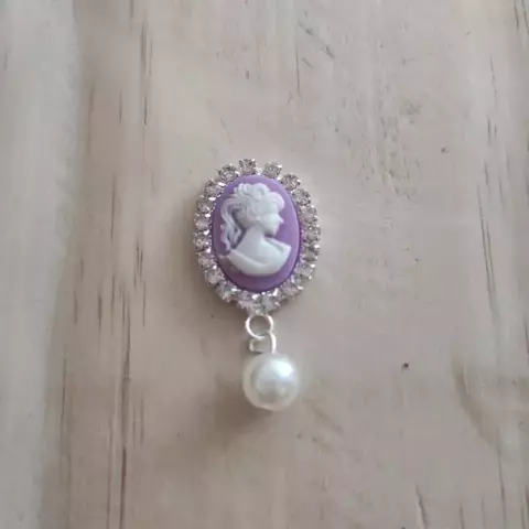 Camafeu Com Pérola E Dama Lilás E Branco - comprar online