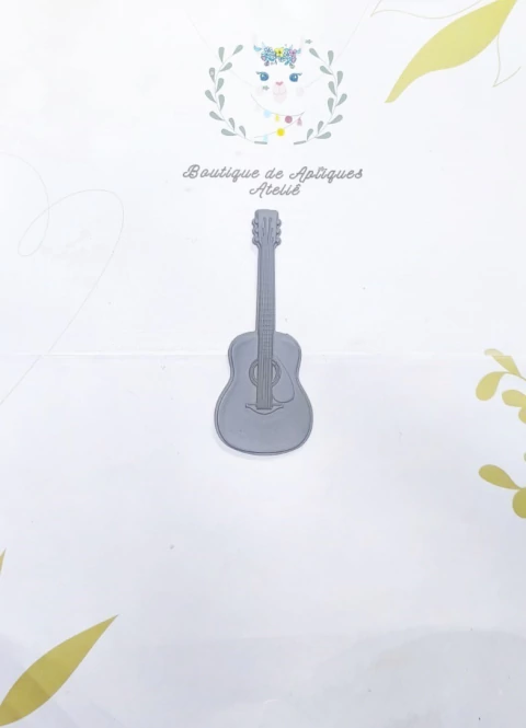 Aplique em resina Violão