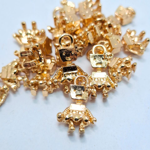 Dije Chica Robot Dorado - comprar online