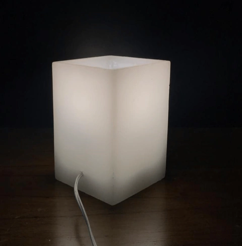 Abajur de parafina 14x14x25cm com lâmpada LED bivolt amarela - comprar online