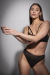 Less NAOMI Black en internet