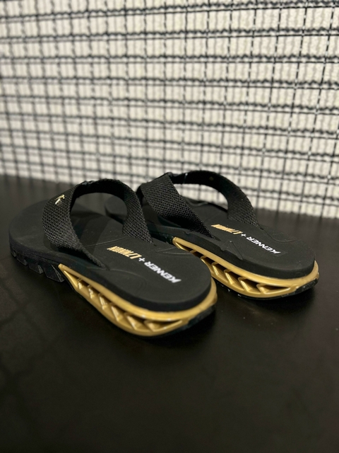 Chinelo Kenner L7 Preto/Dourado - comprar online
