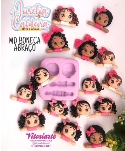 Molde Boneca Abraço Apliques