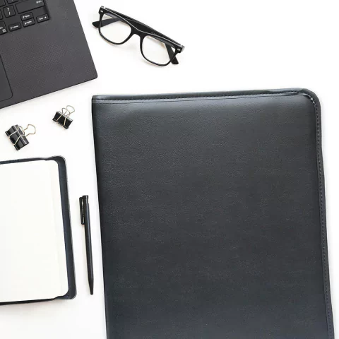 Carpeta Oficio/A4 Negra Eco cuero con cierre - comprar online