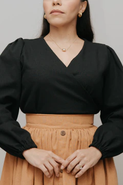 Camisa Transpassada Enlace Preta - Quiprocó Rouparia | Moda feminina autoral e modesta