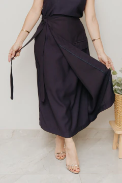 Saia Transpassada Essência Marinho - Quiprocó Rouparia | Moda feminina autoral e modesta
