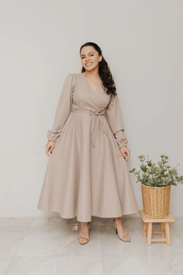 Vestido Transpassado Sementeira Lã Batida Bege - Quiprocó Rouparia | Moda feminina autoral e modesta