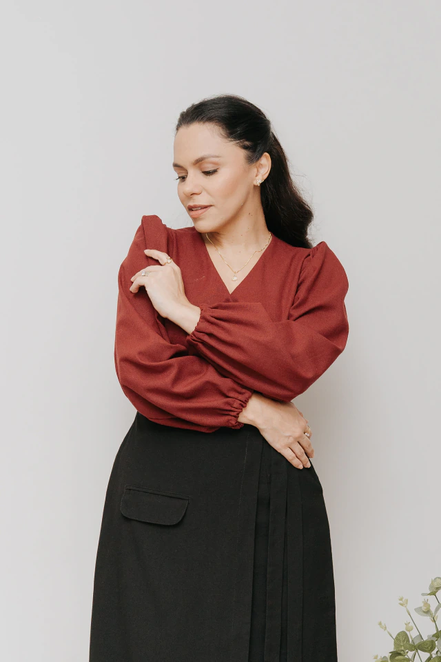Camisa Transpassada Enlace Burgundy - Quiprocó Rouparia | Moda feminina autoral e modesta