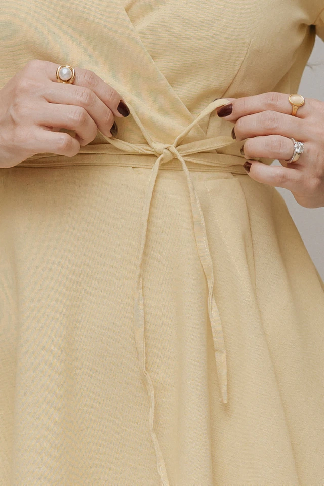 Vestido Transpassado Sementeira Amarelo Manteiga - Quiprocó Rouparia | Moda feminina autoral e modesta