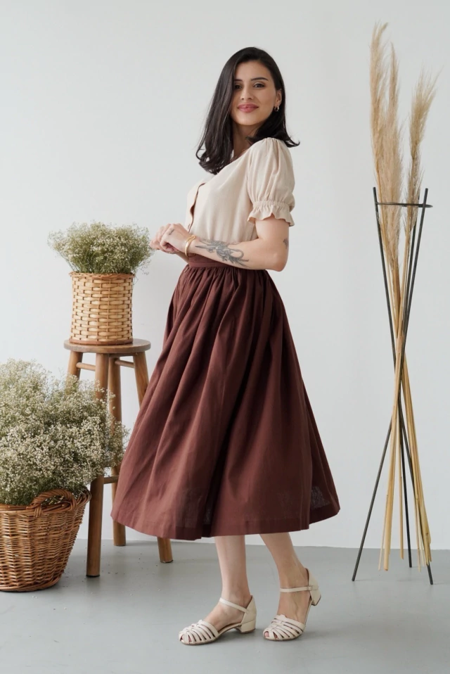 Saia Cervo Midi Marrom Café - Quiprocó Rouparia | Moda feminina autoral e modesta
