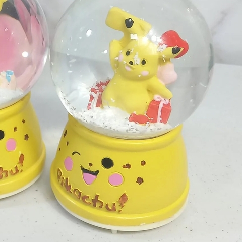 Esfera de agua con nieve Pikachu
