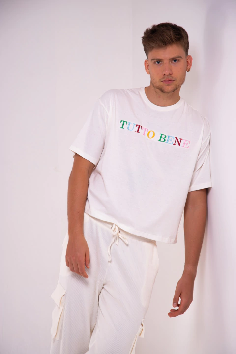 Cropped Off Bordado Tutto Bene - comprar online