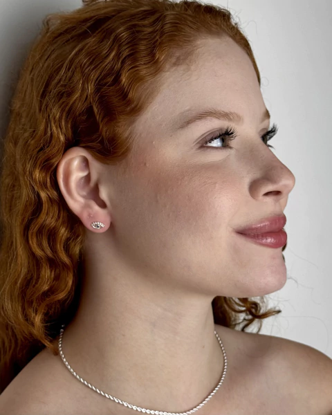 Brinco Mini Olho Ponto de Luz Banho Prata