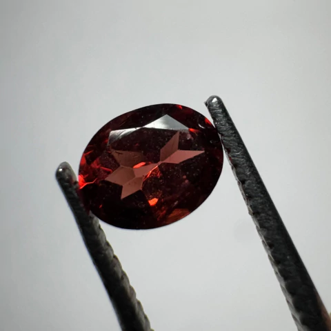 Turmalina roja facetada - comprar online